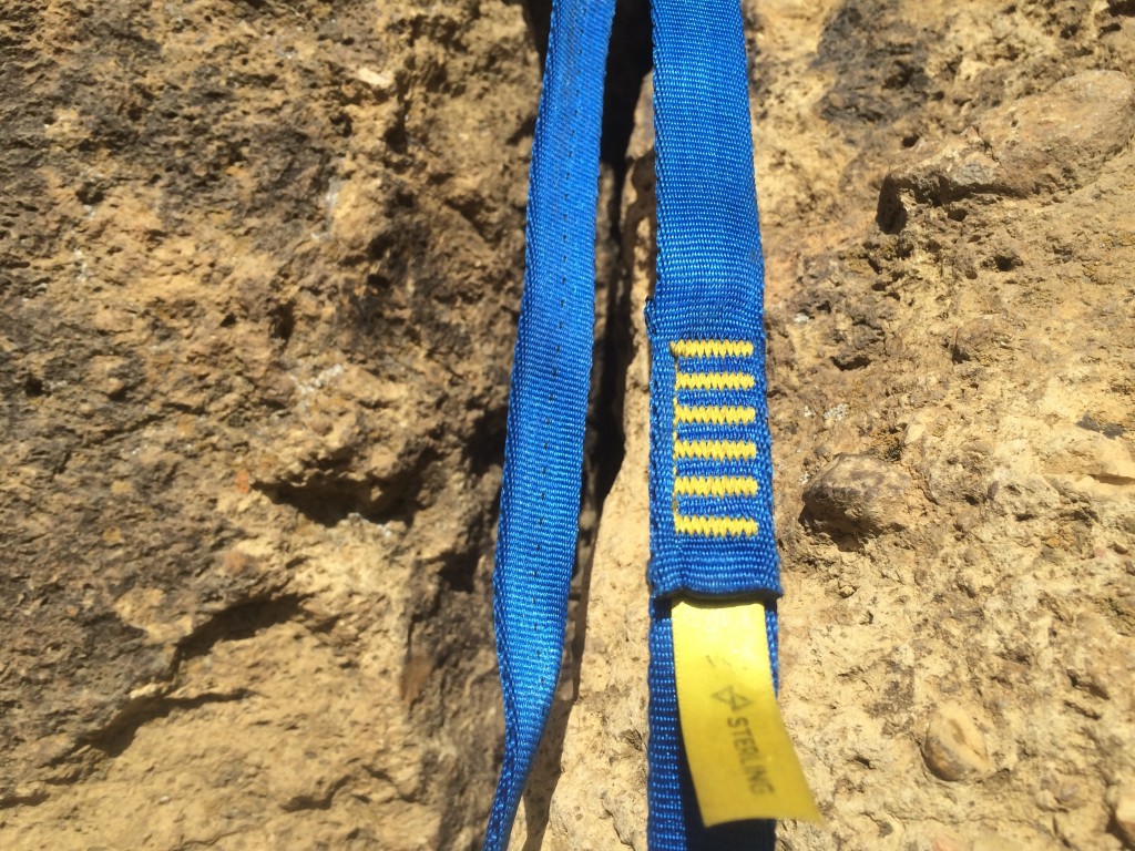 Revisión del cabestrillo de escalada de corredor cosido de nailon de primera ley: este cabestrillo estÔ hecho con una cinta tubular de 17 mm de ancho hecha de nailon...
