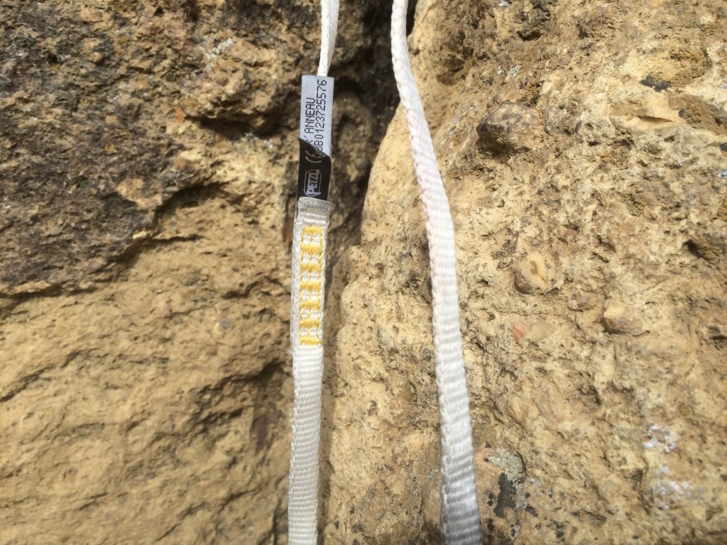 Revisión del cabestrillo de escalada petzl pur'anneau: este cabestrillo tiene 10 mm de ancho y está hecho completamente de un material sin marca...