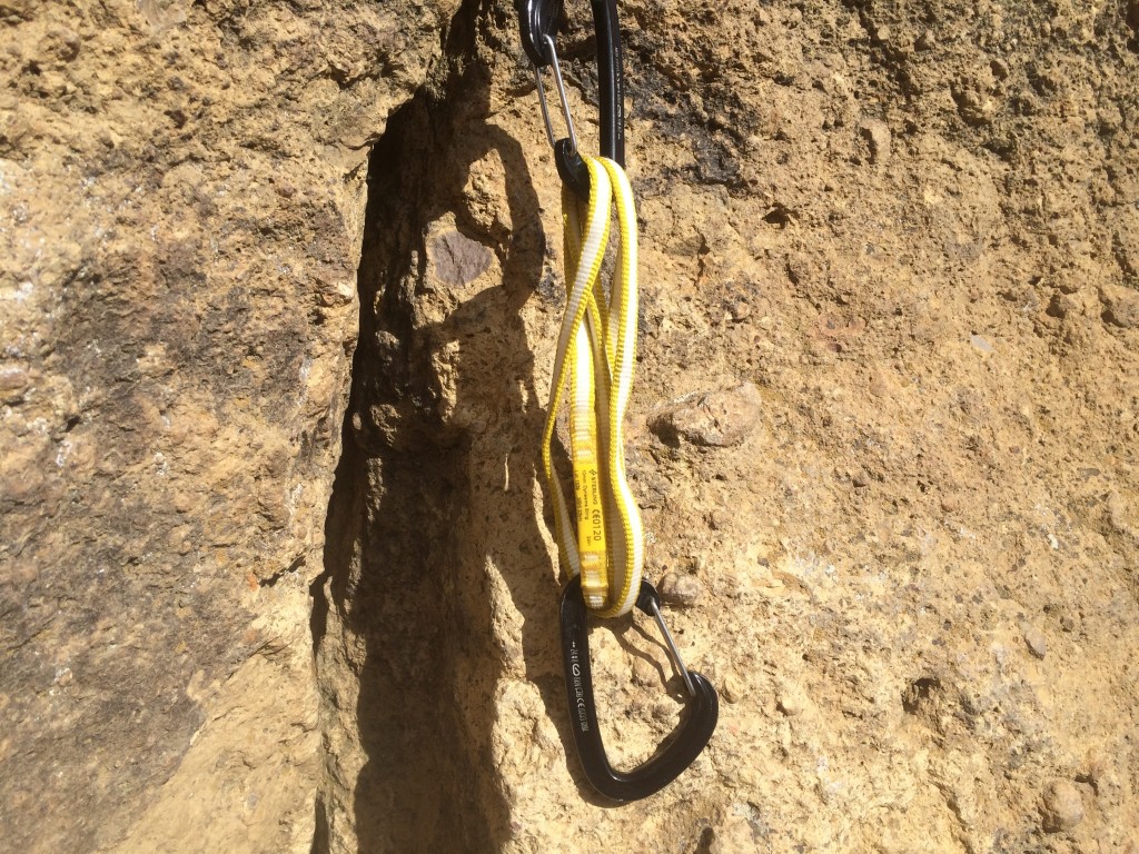 Revisión del cabestrillo de escalada con cabestrillo de dyneema esterlina: la cubierta de plÔstico de goma sobre la barra de remate hace que sea mÔs fÔcil...