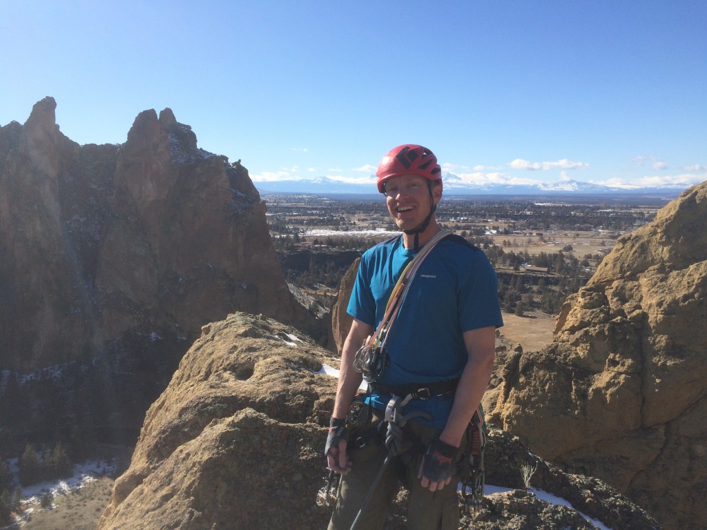 Revisión del cabestrillo de escalada con cabestrillo de dyneema esterlina: en la cima de la pared de Morning Glory en Smith Rock a mediados de febrero después...