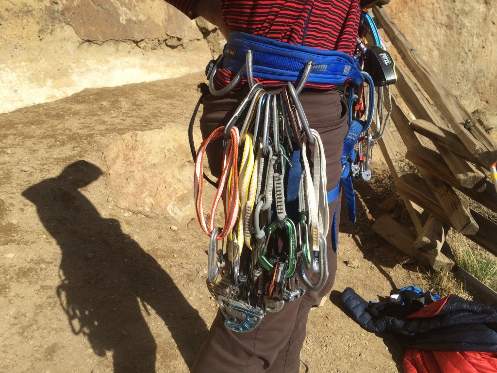 Revisión del cabestrillo de escalada Trango de bajo volumen y 11 mm: con el soporte perfecto, todo colocado en orden en su arnés, incluido...