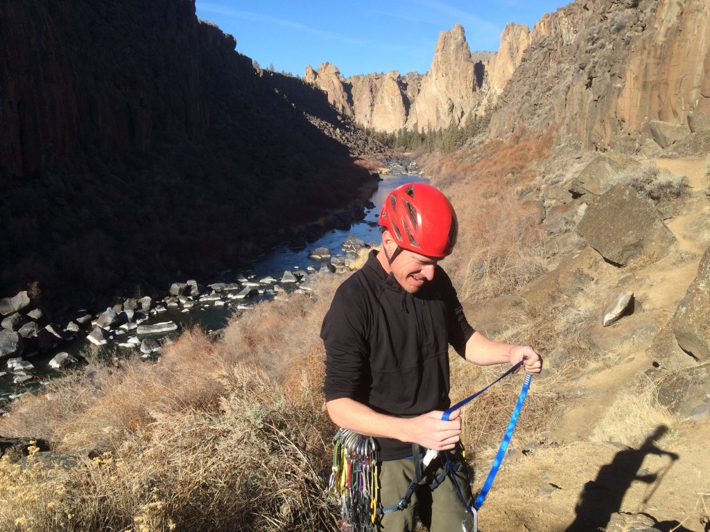 Revisión del cabestrillo de escalada del corredor cosido de nailon de primera ley: evaluación de los méritos de los corredores de nailon mientras se acumula en la parte inferior...