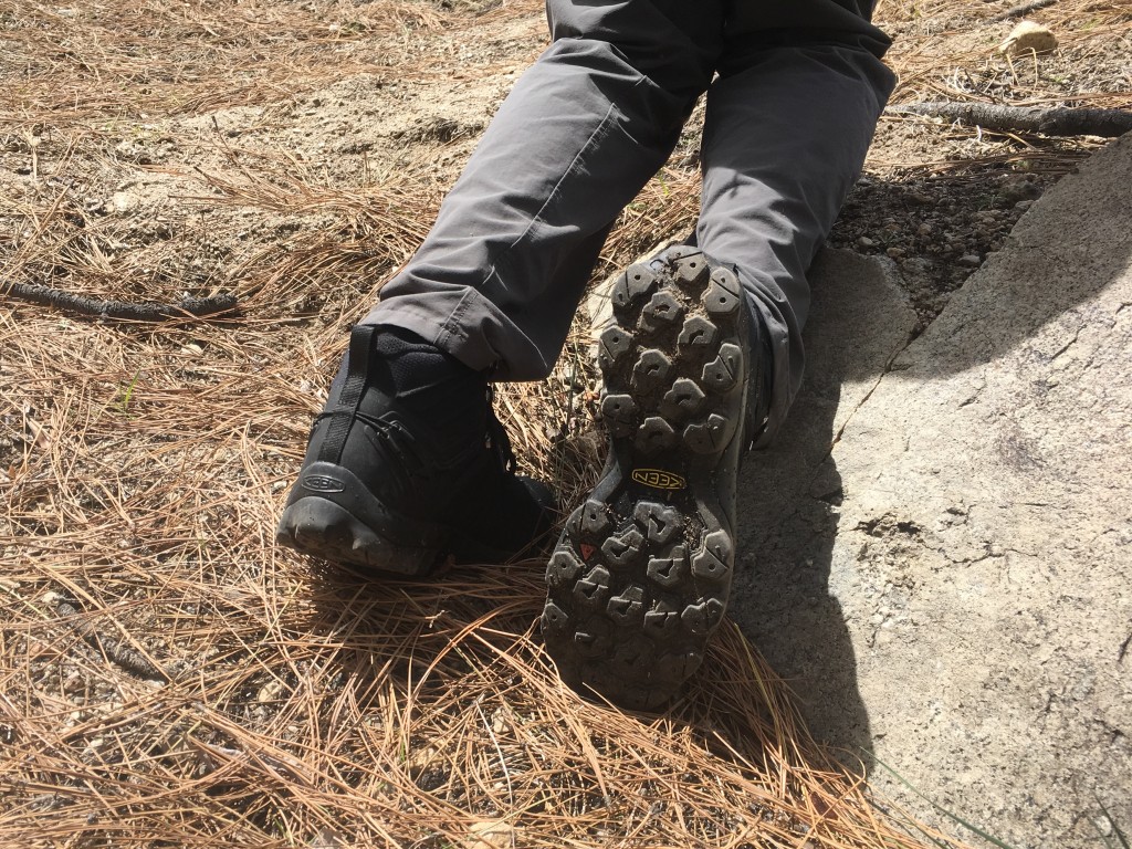 Revisión de las botas de montaña Keen Venture para hombre: las orejetas del Venture estÔn muy espaciadas, lo que les permite...
