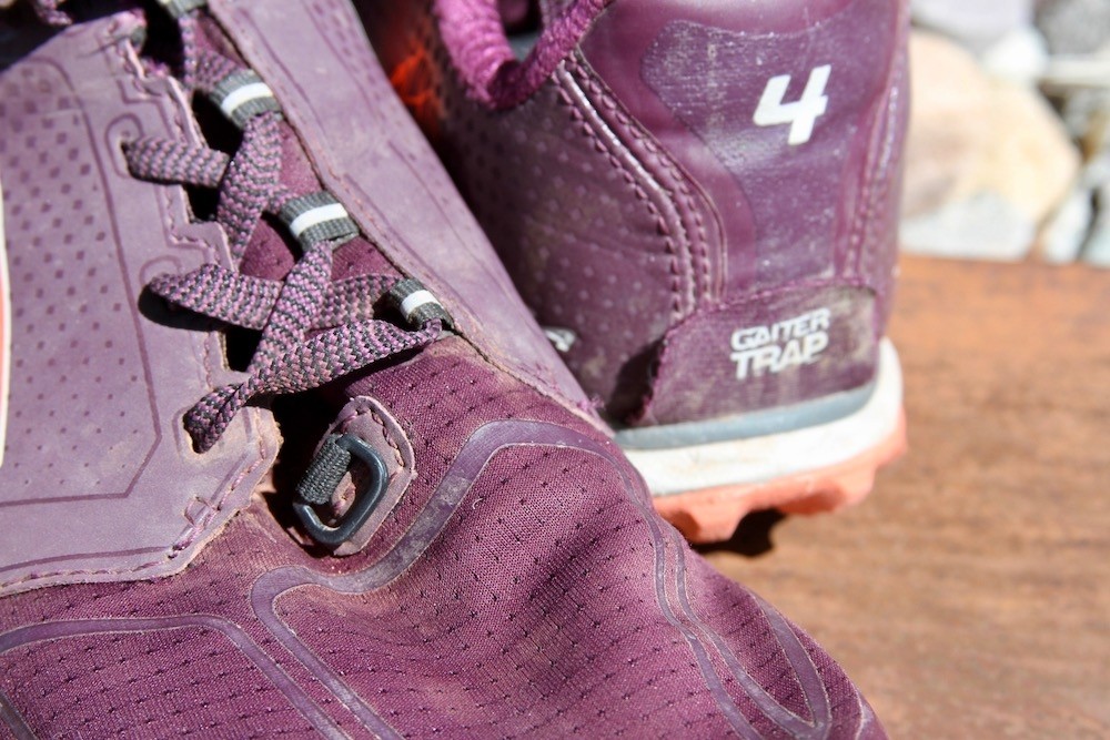 Revisión de las zapatillas de trail running altra superior 4.0 para mujer: una mirada al sistema de adaptabilidad de las polainas. el gancho en el frente y...