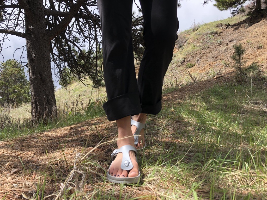 Revisión de las chanclas Birkenstock Gizeh Essentials Eva para mujer: un clÔsico Birkenstock reinventado con espuma ligera y moldeable, perfecto...