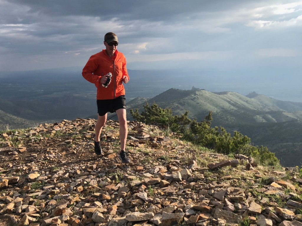 Revisión de las zapatillas de trail running Nike Air Zoom Terra Kiger 5 para hombre: correr los últimos metros hasta la cima de Grey Butte en el centro...