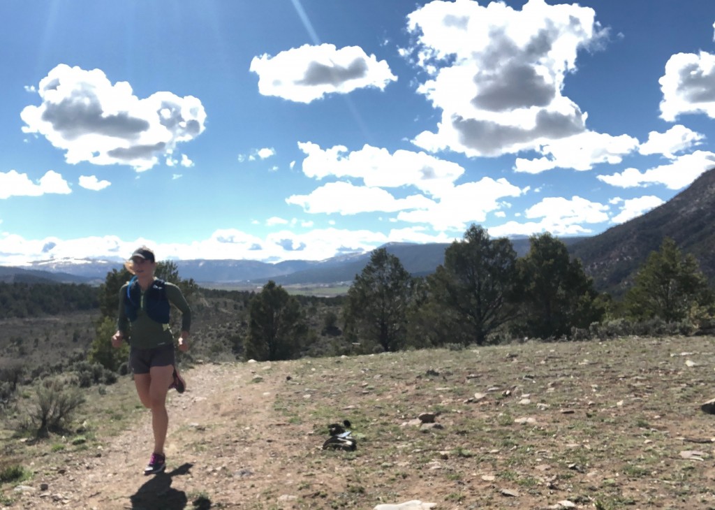 Revisión de las zapatillas de trail running Brooks Caldera 3 para mujer: terreno menos técnico, pista única suave, caminos de tierra y pavimentados...