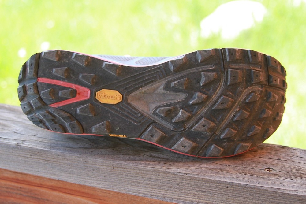 Revisión de las zapatillas de trail running topo Athletic Terraventure 2 para mujer: esta suela Vibram ofrece un compuesto de goma súper pegajoso que...