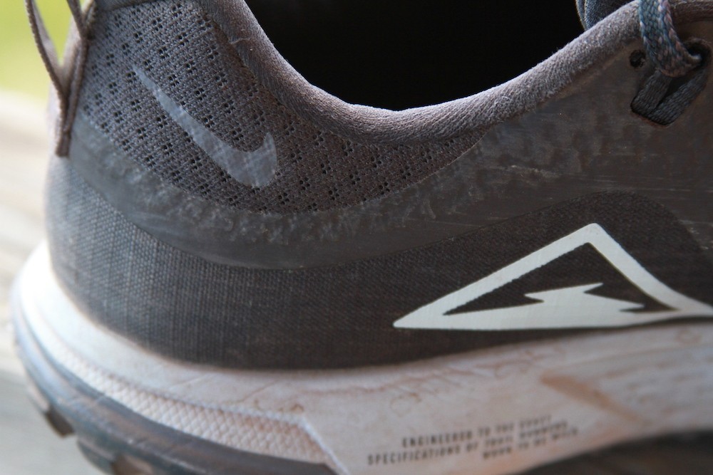 Revisión de zapatillas de trail running Nike Air Zoom Wildhorse 5 para mujer: el collar es cómodo alrededor del pie y se fija en el talón. el...