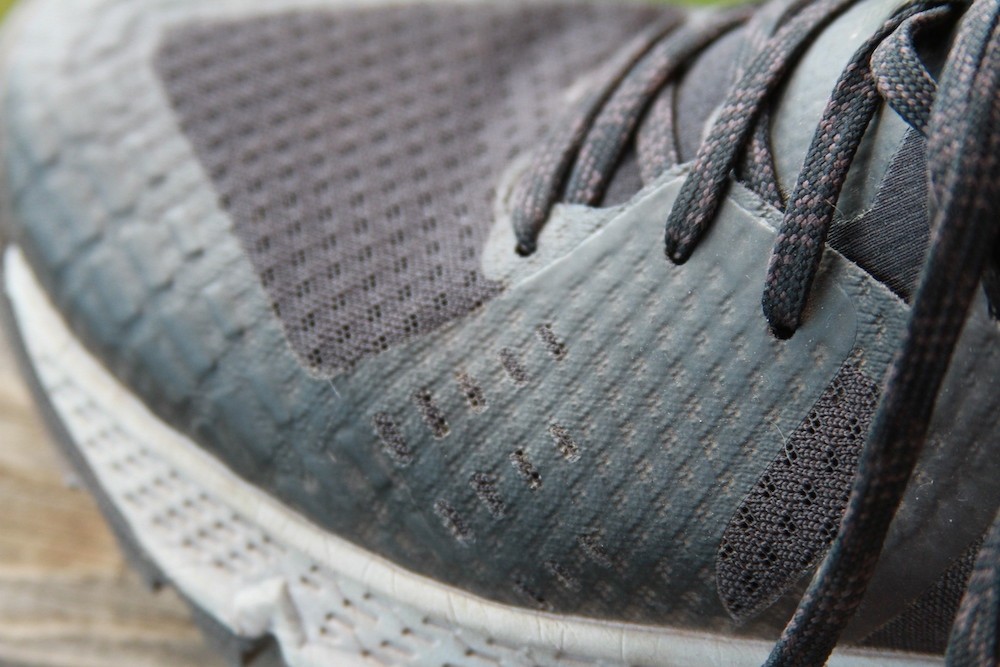 Revisión de zapatillas de trail running Nike Air Zoom Wildhorse 5 para mujer: la malla superior es transpirable con una capa superpuesta que ofrece cierto nivel...