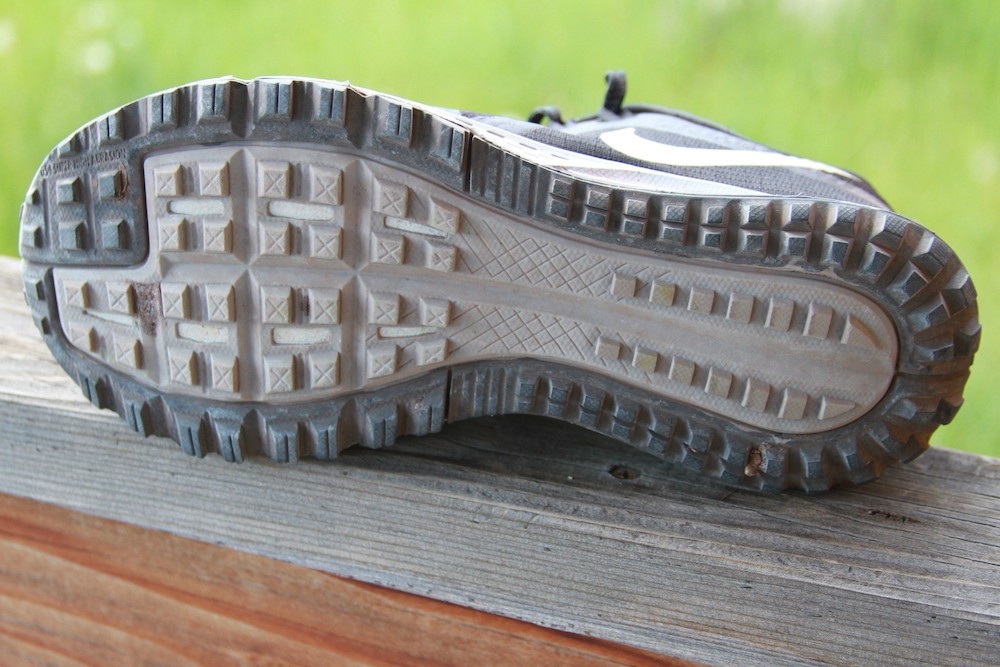 Revisión de zapatillas de trail running Nike Air Zoom Wildhorse 5 para mujer: el patrón tipo gofre ofrece suficiente tracción en la mayorĆa de los senderos, pero...