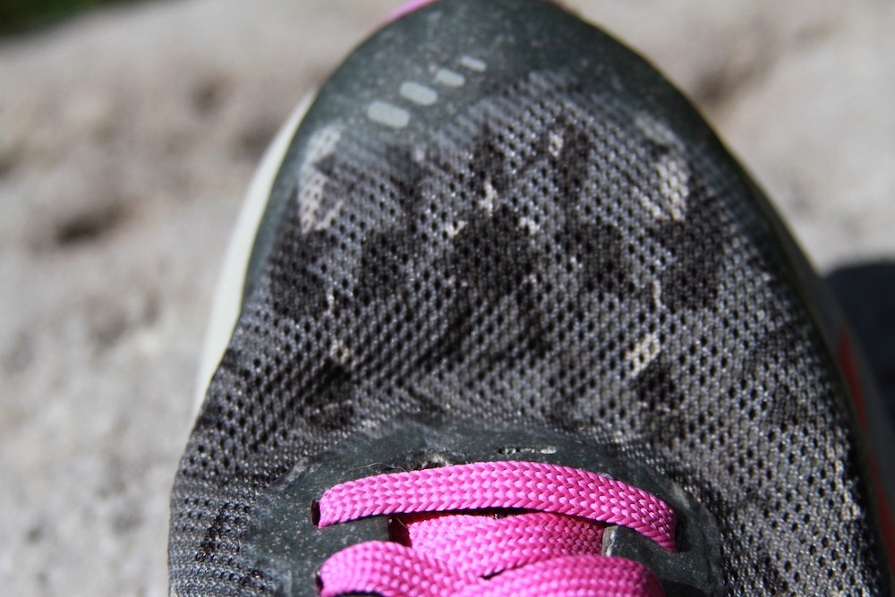 Revisión de las zapatillas de trail running Brooks Caldera 3 para mujer: una mirada a la parte superior transpirable y de secado rÔpido.
