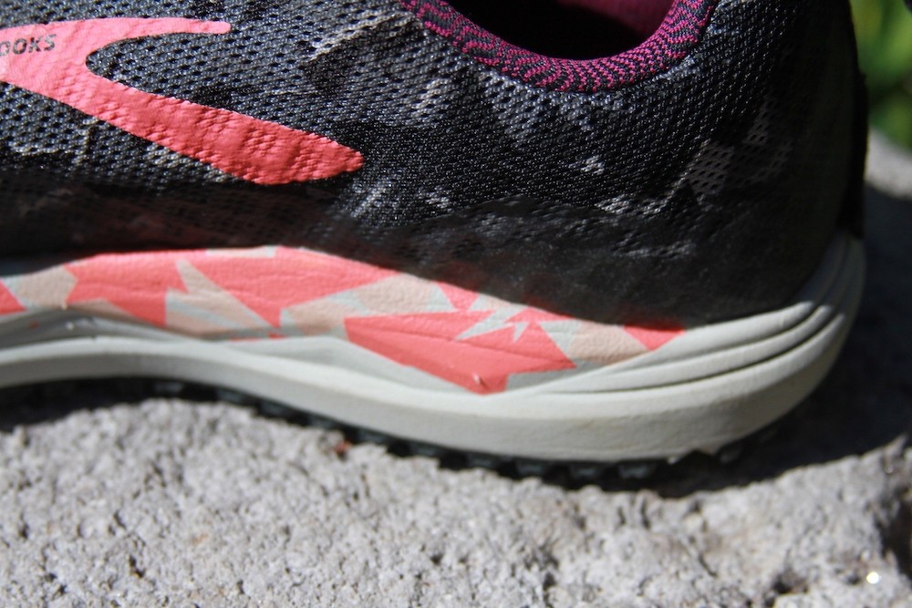 Revisión de las zapatillas de trail running Brooks Caldera 3 para mujer: estas zapatillas ofrecen una amortiguación cómoda para una marcha suave. él...