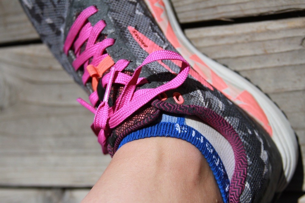 Revisión de las zapatillas de trail running Brooks Caldera 3 para mujer: un vistazo al ajuste alrededor del tobillo. el cuello es fino y...