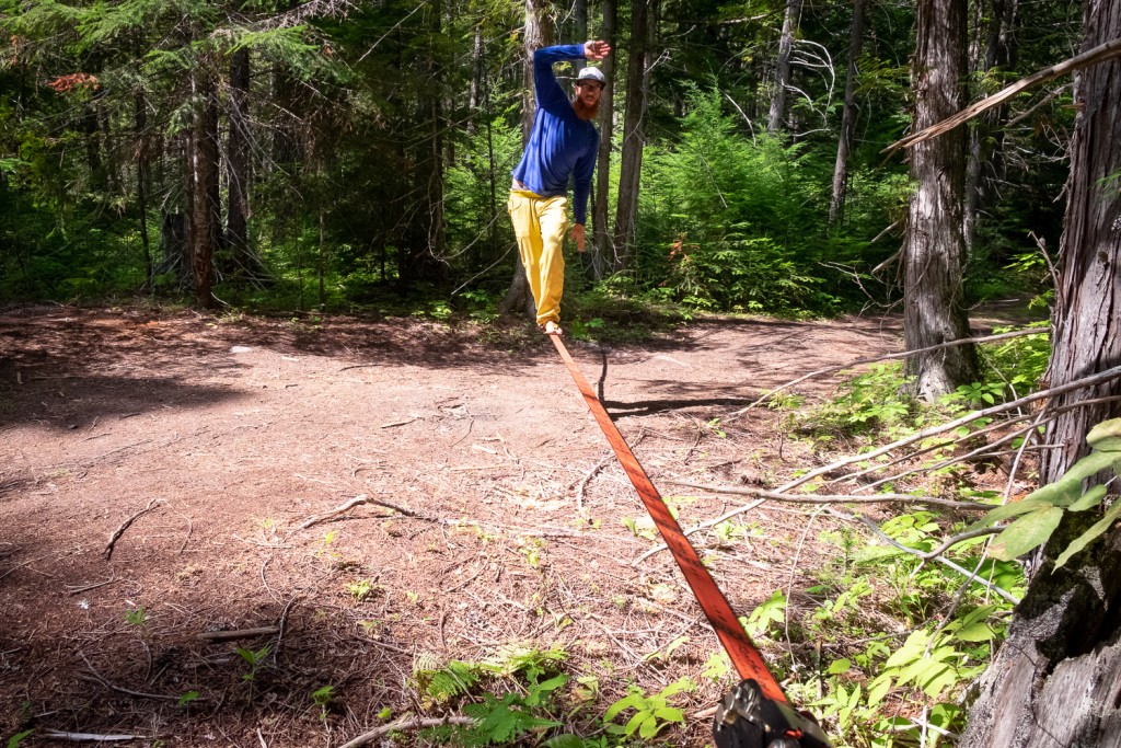 Revisión de slackline del kit completo de Zen Monkey: el kit de Zen Monkey es una excelente lĆnea de aprendizaje que es una maravilla para caminar.