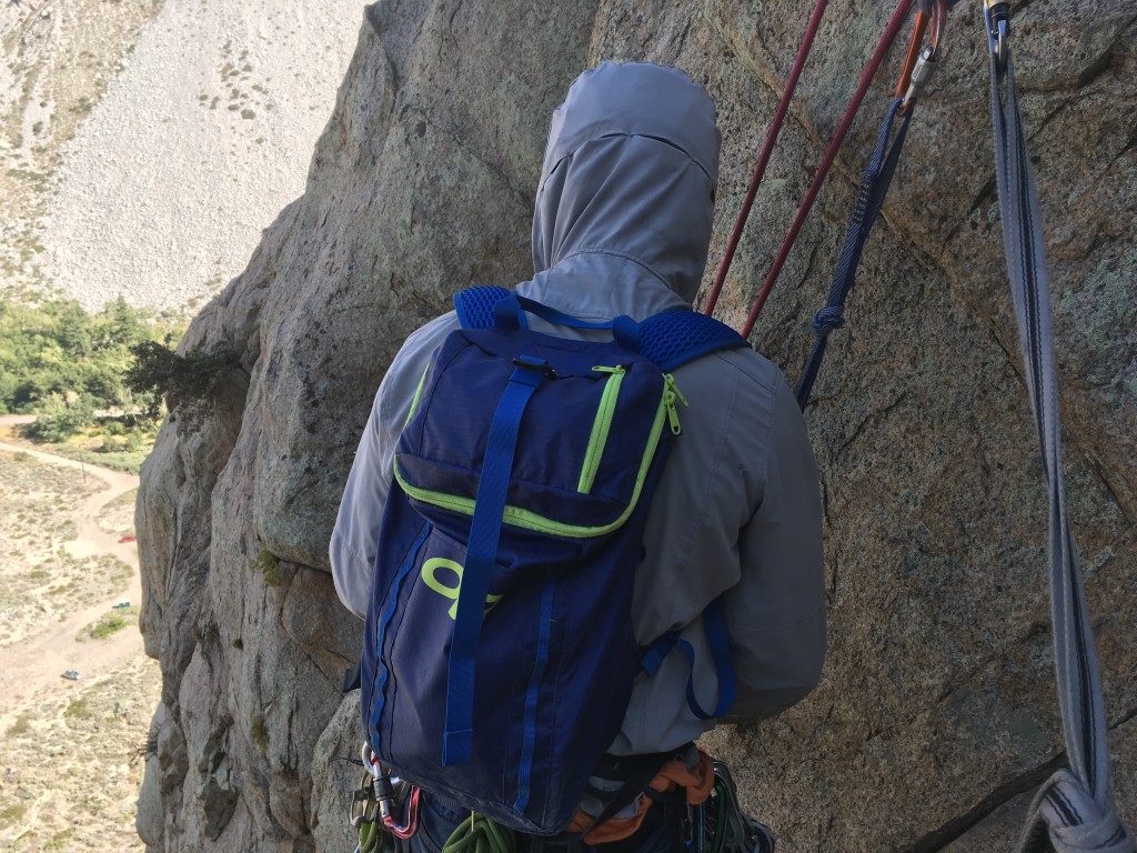 Revisión de la mochila de escalada con carga útil de investigación al aire libre 18: si no le importan sus deficiencias, la carga útil es una buena mochila.