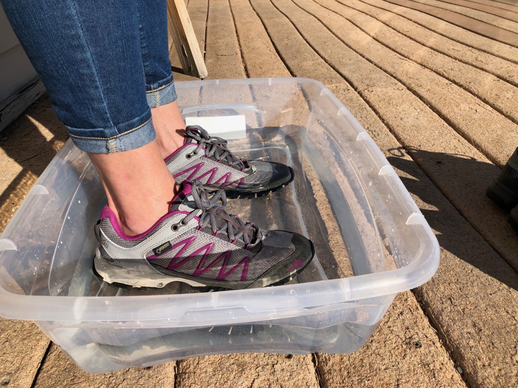 Revisión de los zapatos de senderismo North Face Ultra 110 GTX para mujer: la prueba del cubo de diez minutos.