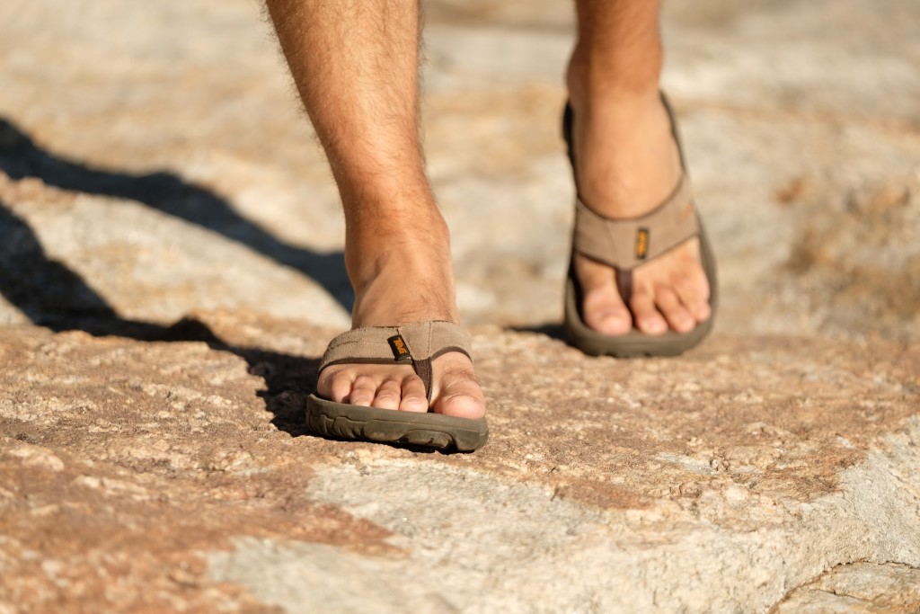 Revisión de las chanclas teva katavi 2 tanga para hombre: si buscas comodidad adicional en el campamento y no...