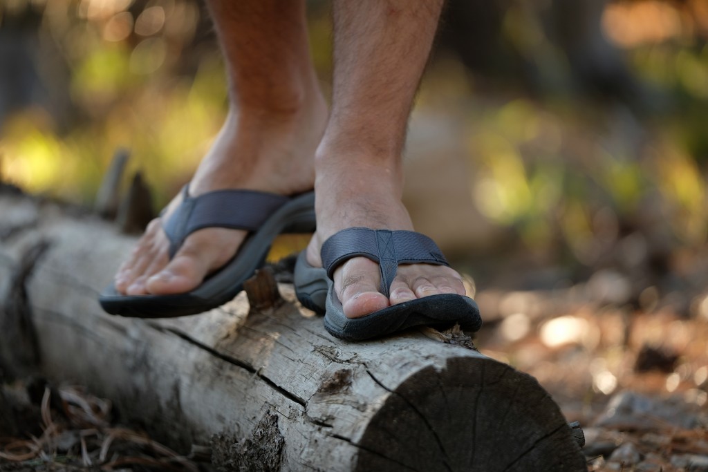 Revisión de las chanclas Keen Kona Flip II para hombre: la plantilla moldeada y el soporte sólido para el arco hacen que el Kona sea...