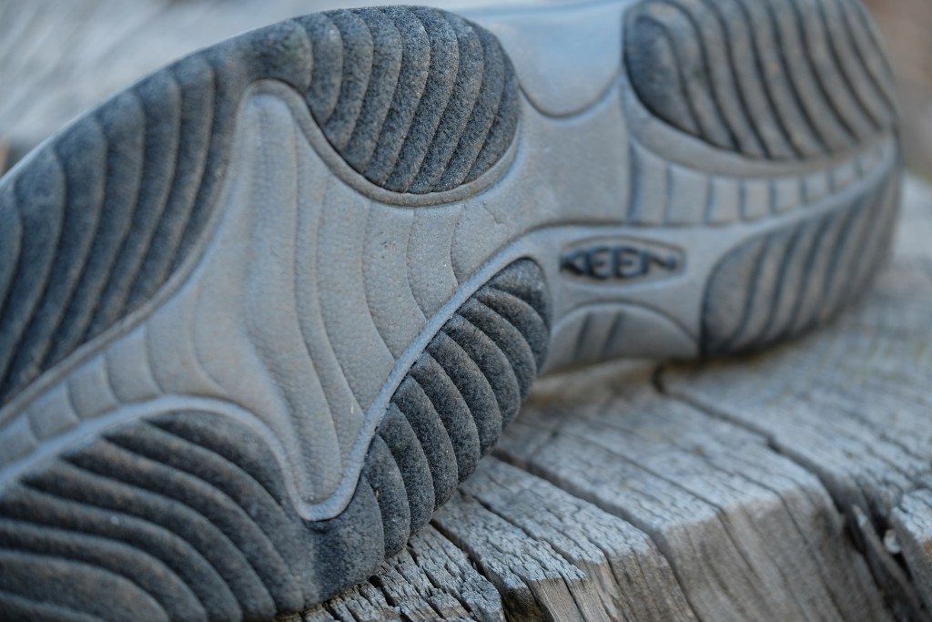 Revisión de las chanclas Kena Flip II para hombre: la parte gris sólida de la suela del Kona es la culpable de...