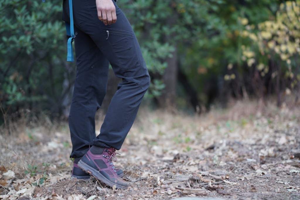 Revisión de botas de montaña Vasque Breeze lt GTX para mujer, aunque pesan una fracción de las botas mÔs robustas de esta revisión...