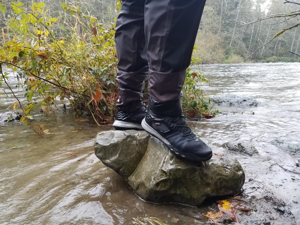 Revisión de los zapatos para el agua teva terra-float churn it up para hombres: nos costó mucho meter capas aislantes en estos zapatos...