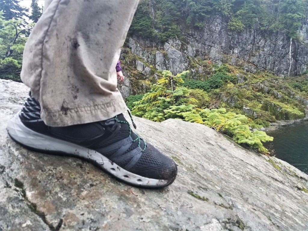 Revisión de los zapatos para el agua teva terra-float churn it up para hombres: al igual que las pantuflas, estos son zapatos cómodos. lamentablemente también me gusta...