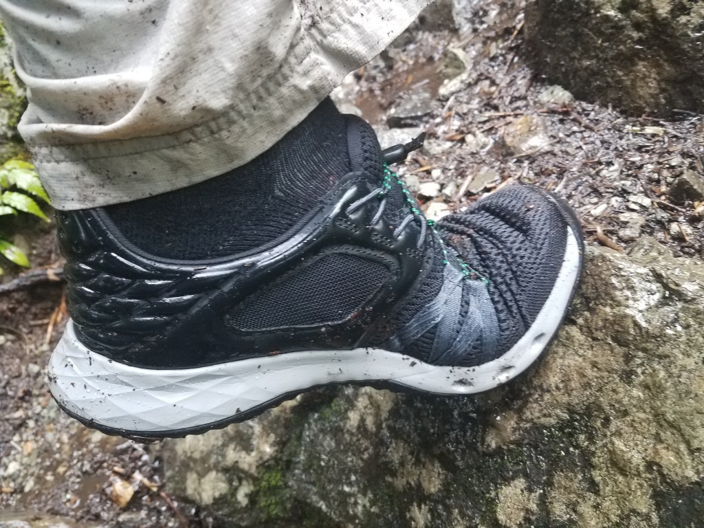 Revisión de los zapatos para el agua teva terra-float churn it up para hombres: si bien la suela es decentemente flexible, no nos gustó lo poco...