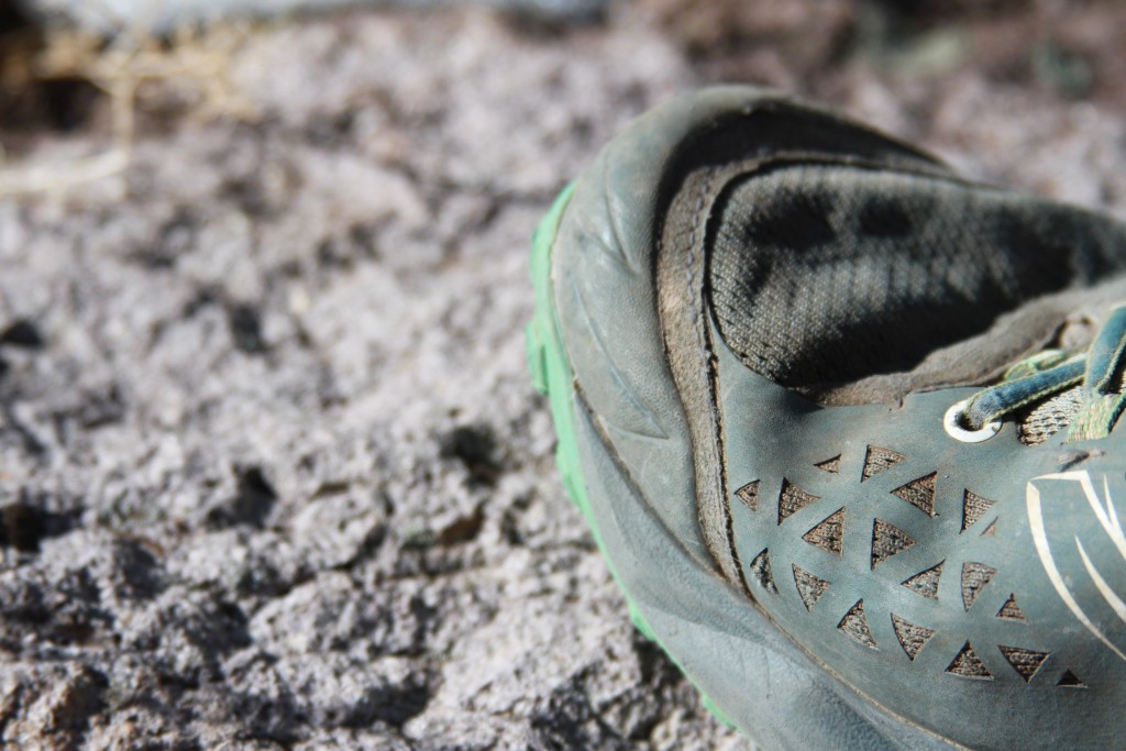 Revisión de las zapatillas de trail running la sportiva akyra para mujer: la puntera súper robusta y la malla también protegen a los desprevenidos...