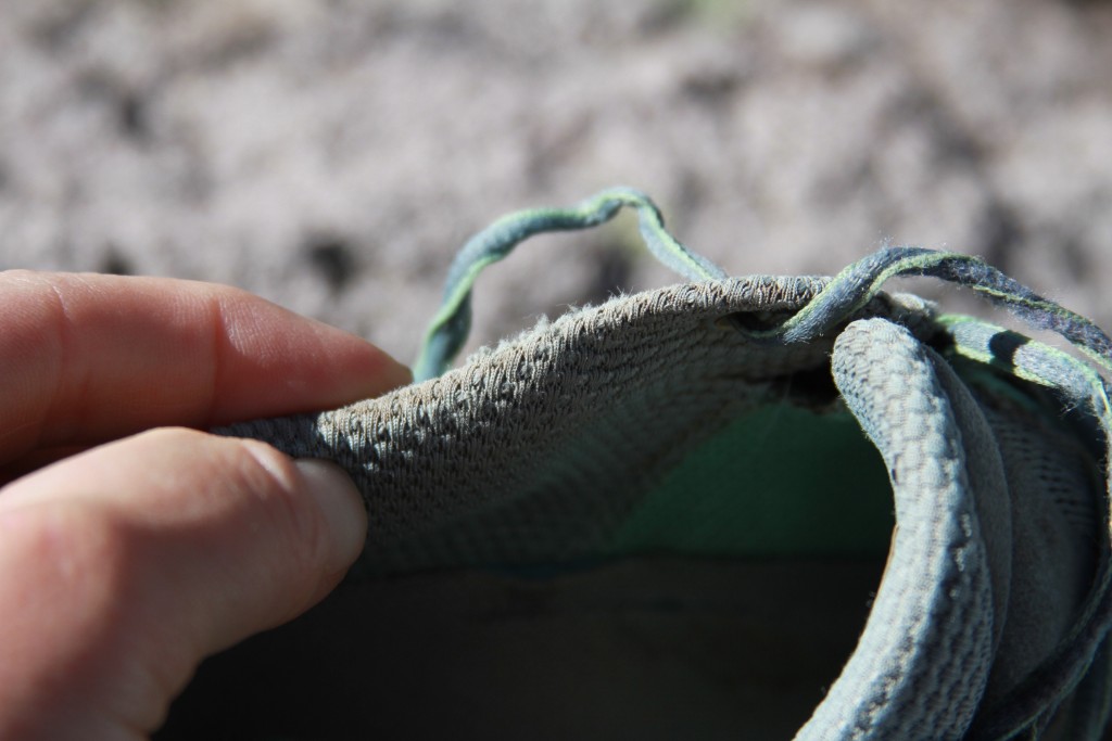 Revisión de las zapatillas de trail running la sportiva akyra para mujer: la parte superior es delgada, flexible y transpirable.