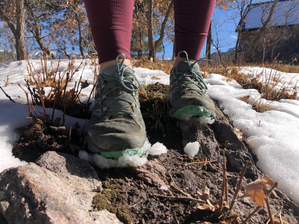 Revisión de las zapatillas de trail running la sportiva akyra para mujer: si bien protegen, aún puedes sentir un poco bajo los pies...