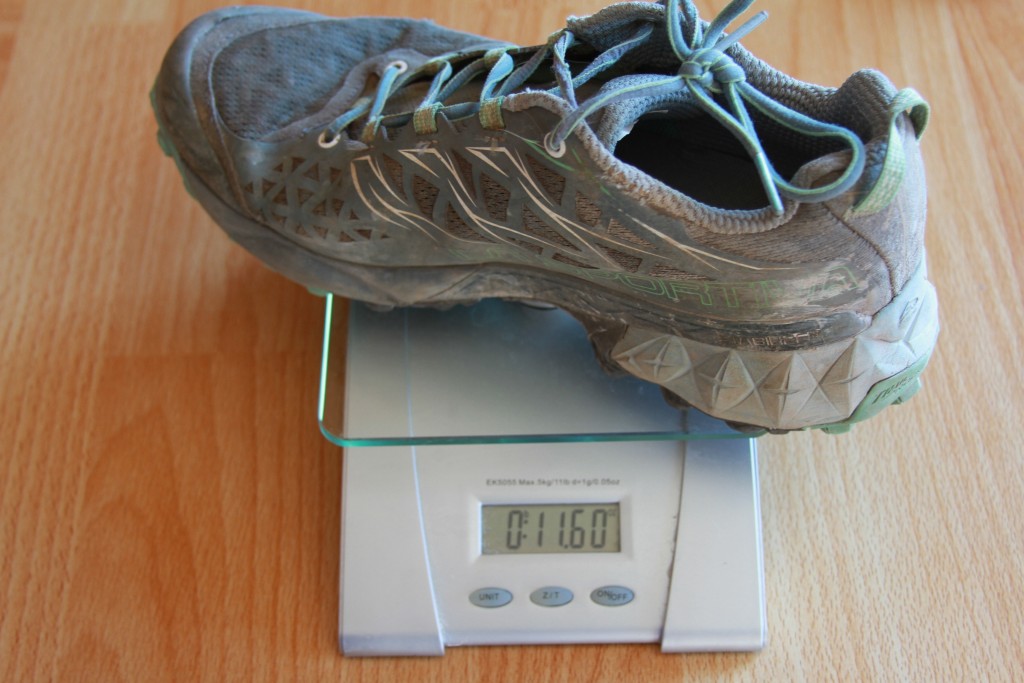 Revisión de las zapatillas de trail running la sportiva akyra para mujer: este trail runner no es ligero.