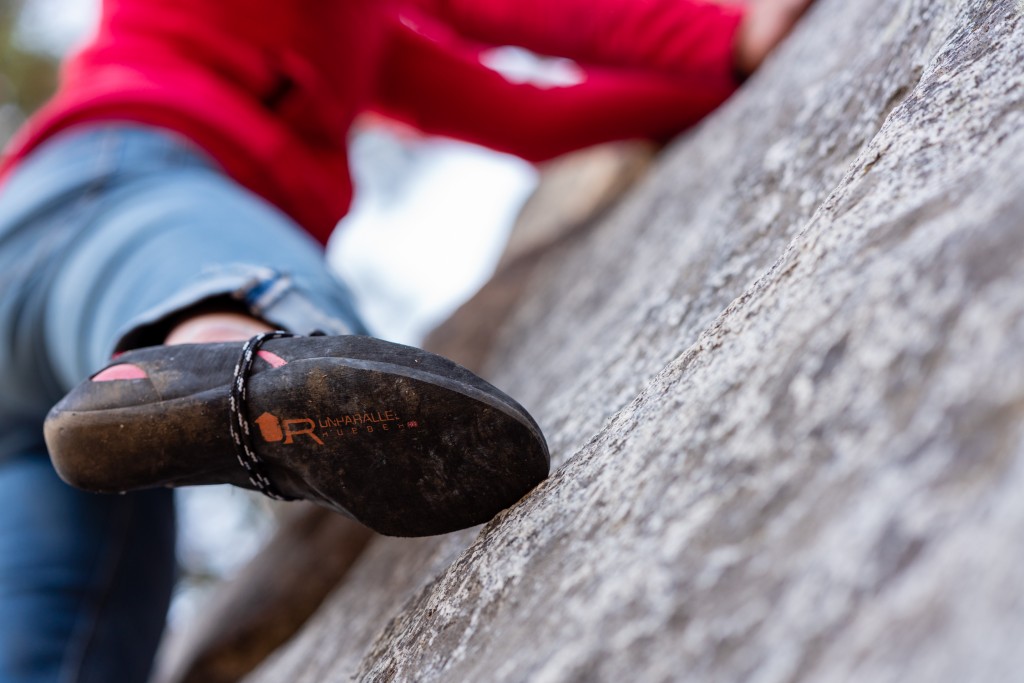 Revisión de los zapatos de escalada LV con cordones incomparables para mujeres: la goma utilizada en los cordones rivaliza con la goma sigilosa C4 en términos de...