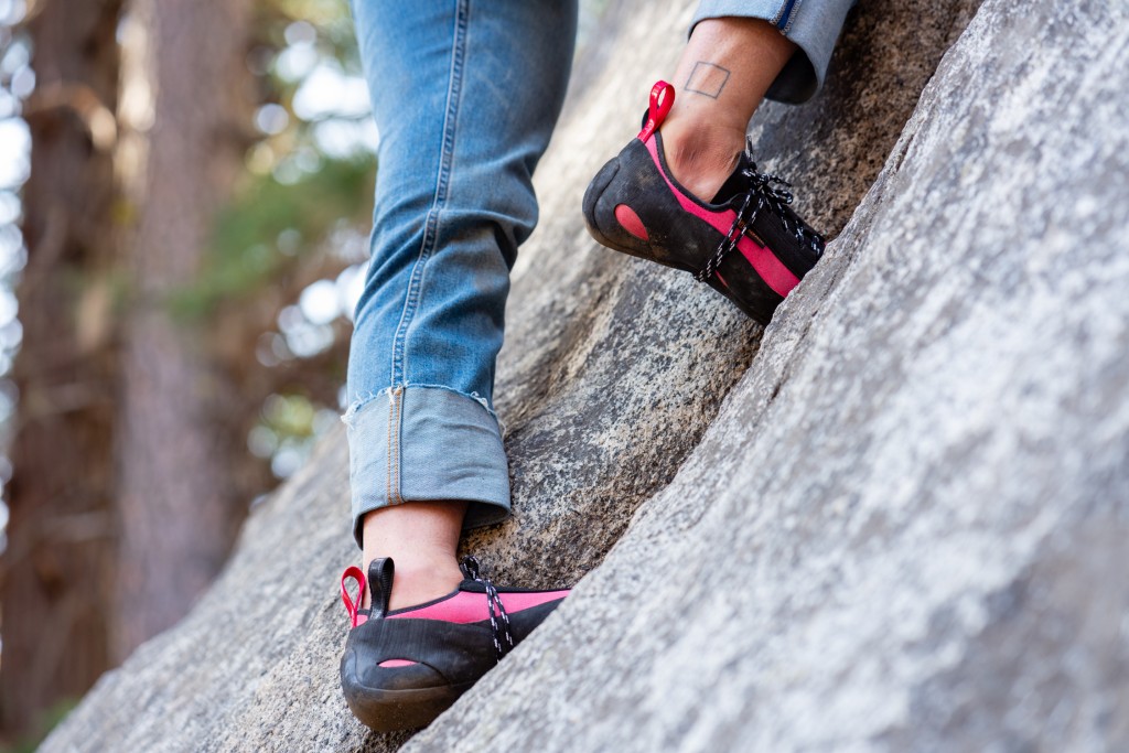 Revisión de zapatos de escalada LV con encaje incomparable para mujer: el encaje en su elemento.