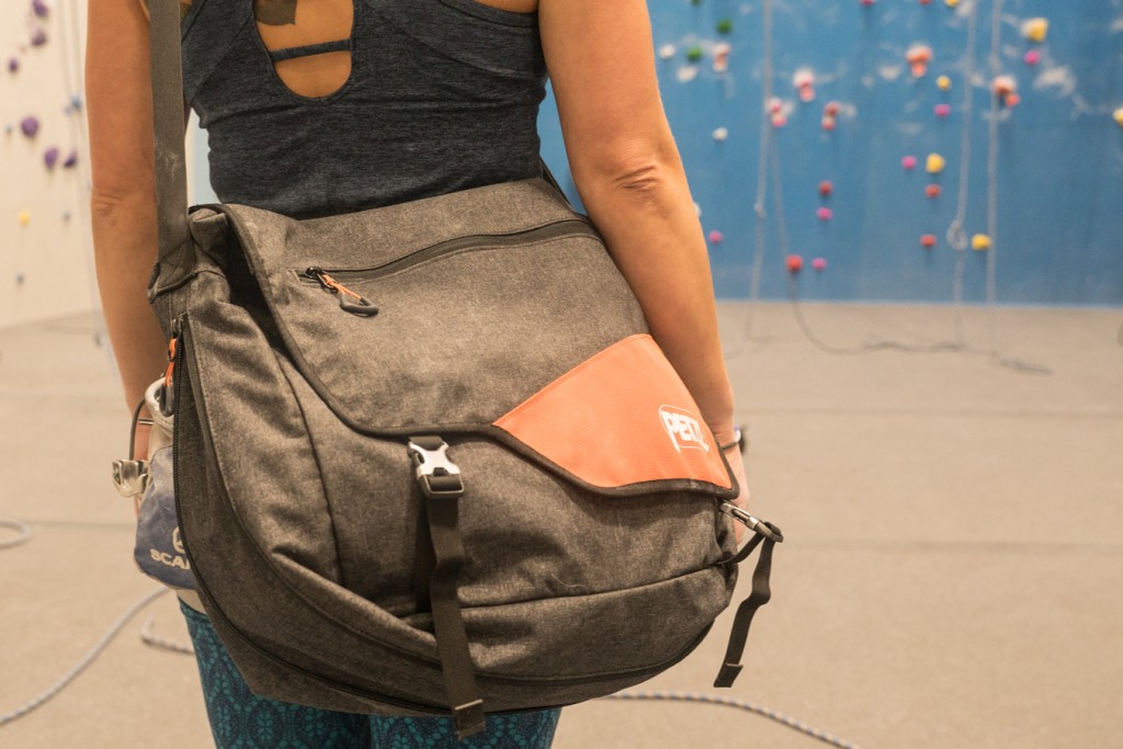 Revisión de la bolsa para cuerdas petzl kab: una vez mÔs, el sistema de transporte del kab estÔ diseñado intencionalmente...