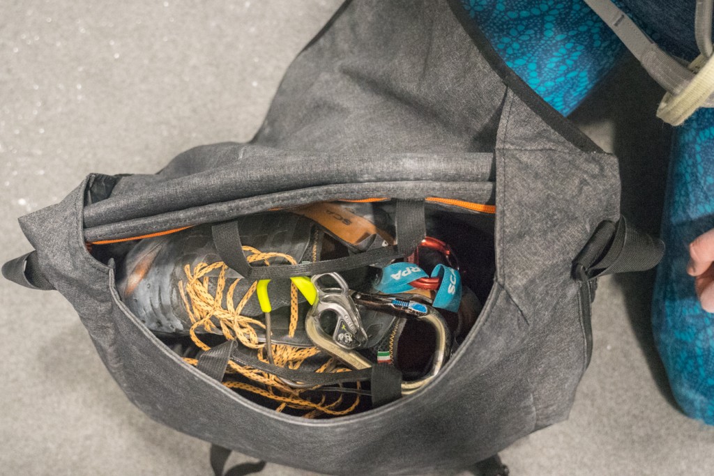Revisión de la bolsa de cuerda petzl kab: suficiente espacio para una computadora portÔtil y elementos bÔsicos del gimnasio, pero no mucho mÔs espacio...