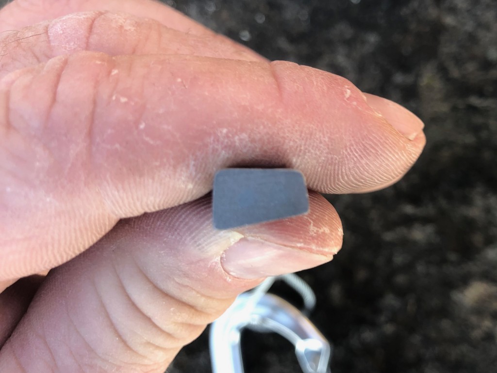 Revisión de la tuerca trepadora de microdesplazamiento de diamante negro: muestra la parte superior del microdesplazado con su tuerca de escalada "desplazada". diseño -...