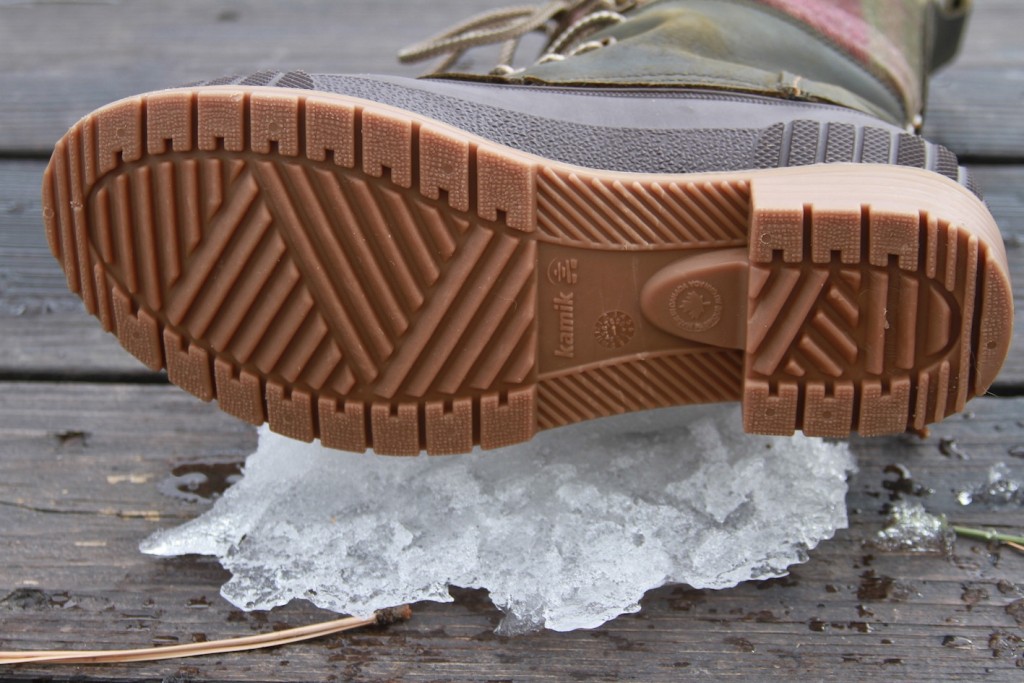 Revisión de las botas de invierno Kamik Sienna 2 para mujer: la suela exterior es apta para viajar sobre la nieve, pero se limita a fÔcil...