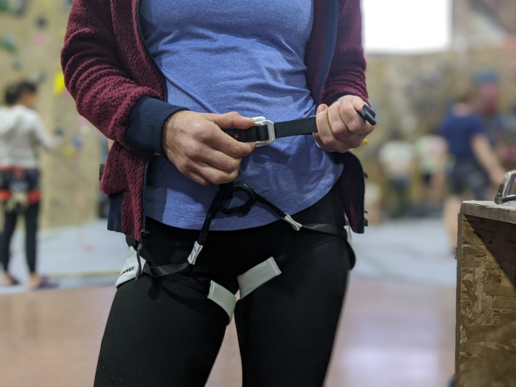 Revisión del arnés de escalada mammut alnasca para mujeres: el alnasca no tiene perneras ajustables y no es muy...
