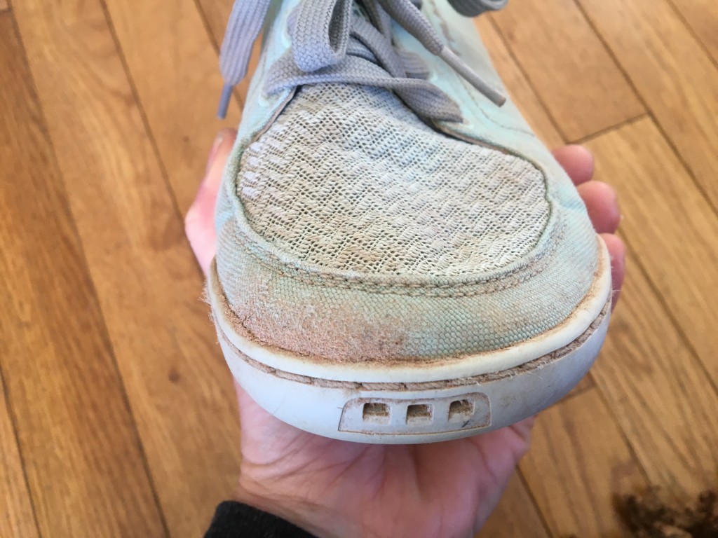 Revisión de zapatos de agua astral loyak para mujer: notamos algo deshilachado en el lienzo despuĆ©s de un mes de uso intenso. todavĆa...