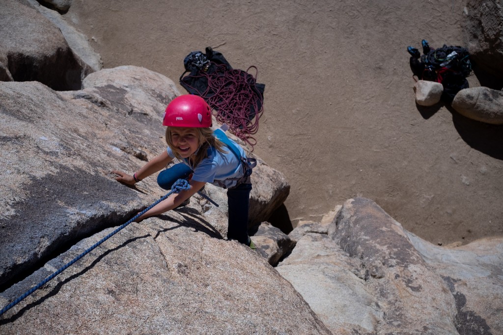 Revisión para niños del arnés de escalada de cuerpo completo Black Diamond Momentum: las manos delgadas causan algunos problemas a este aprendiz crack.