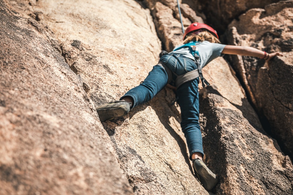 Revisión del arnés de escalada de cuerpo completo Black Diamond Momentum para niños: en general, un excelente arnés para comodidad y seguridad.
