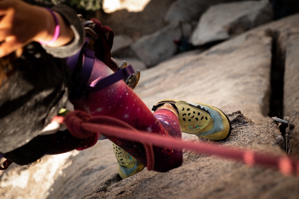Revisión de zapatos de escalada Scarpa Piki para niños: después de alcanzar las cadenas en una grieta larga y un pendiente de cara, sus pies...