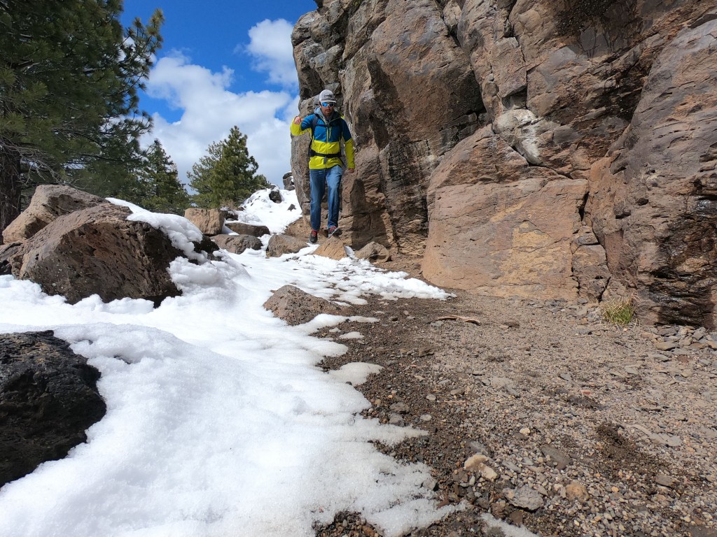 Revisión de las botas de montaña North Face Ultra Fastpack IV Mid Futurelight para hombre, mientras que la suela es un poco delgada para saltar sobre muchas rocas afiladas...