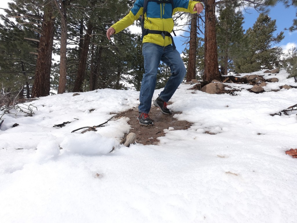 Revisión de las botas de montaña North Face Ultra Fastpack IV Mid Futurelight para hombre: las orejetas poco profundas de la suela Megagrip funcionaron mejor en condiciones firmes...