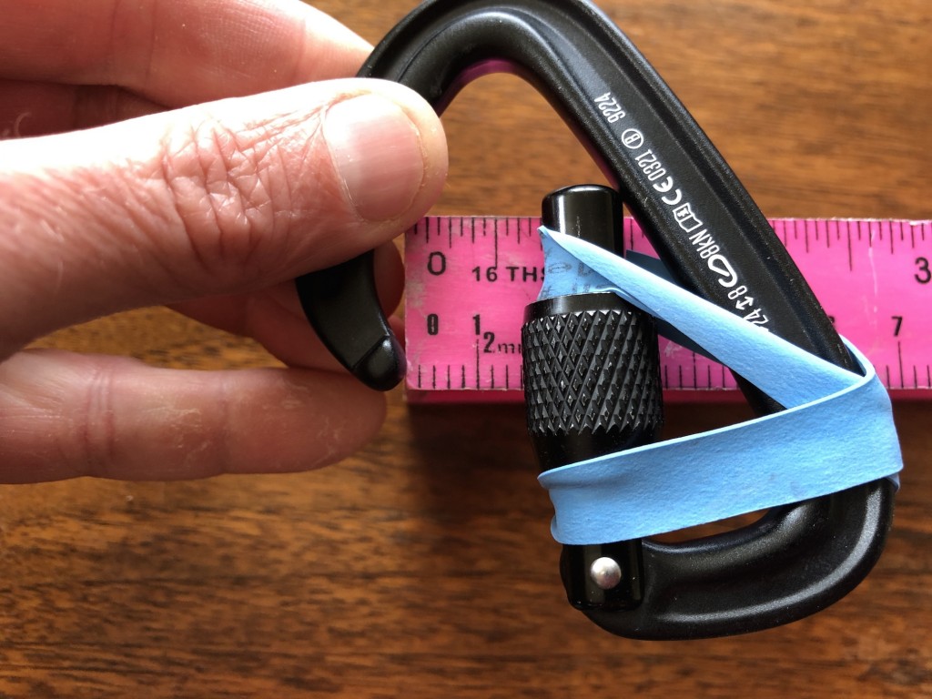 Revisión del mosquetón con cierre roscado Black Diamond Liteforge: el espacio libre para la puerta en este casillero se mide en 16 mm, lo que lo une...