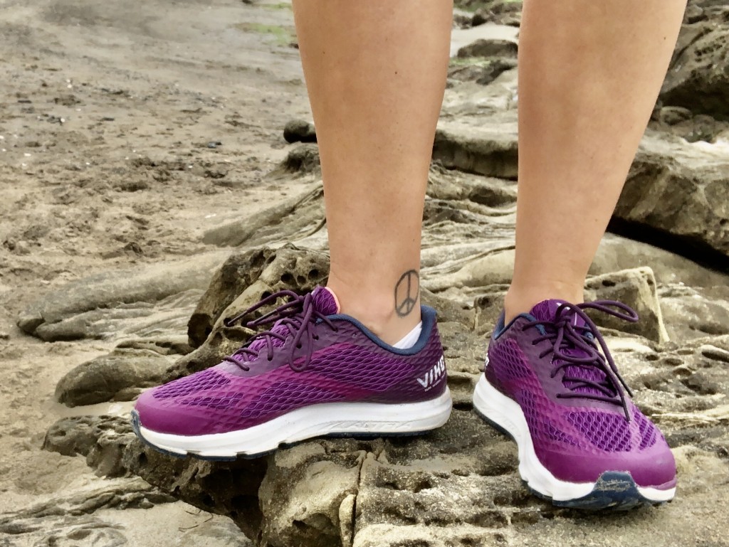 Revisión de las zapatillas para correr Altra Viho para mujer: a pesar de la transpirabilidad deficiente, disfrutamos de nuestros paseos por la playa con estos...
