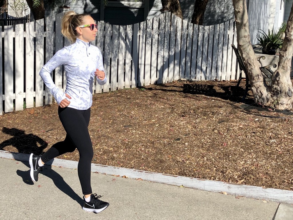 Revisión de zapatillas para correr Nike React Infinity Run Flyknit para mujer: disfrutando de unas vueltas soleadas alrededor del capó.