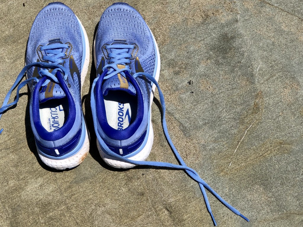 Revisión de zapatillas para correr Brooks Glycerin 18 para mujer: elÔsticas, acolchadas y muy suaves, estas zapatillas aguantan kilómetro tras...