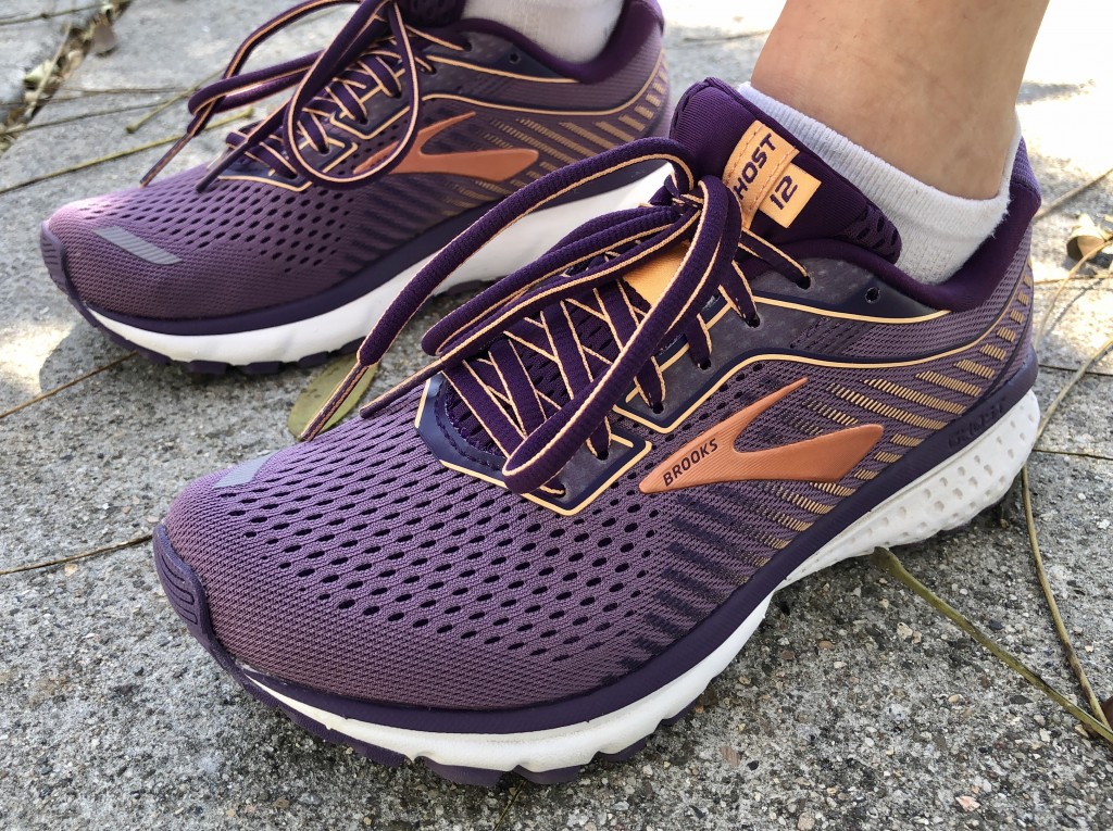 Revisión de zapatillas para correr Brooks Ghost 12 para mujer: de alguna manera estructuradas de la manera mÔs indulgente posible, estas zapatillas...